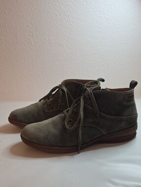 COMFORTIVA ALIGN WEATHERPROOF ANKLE SUEDE BOOTS GREY ZIPPER LADIES 9.5 VGUC CUTE